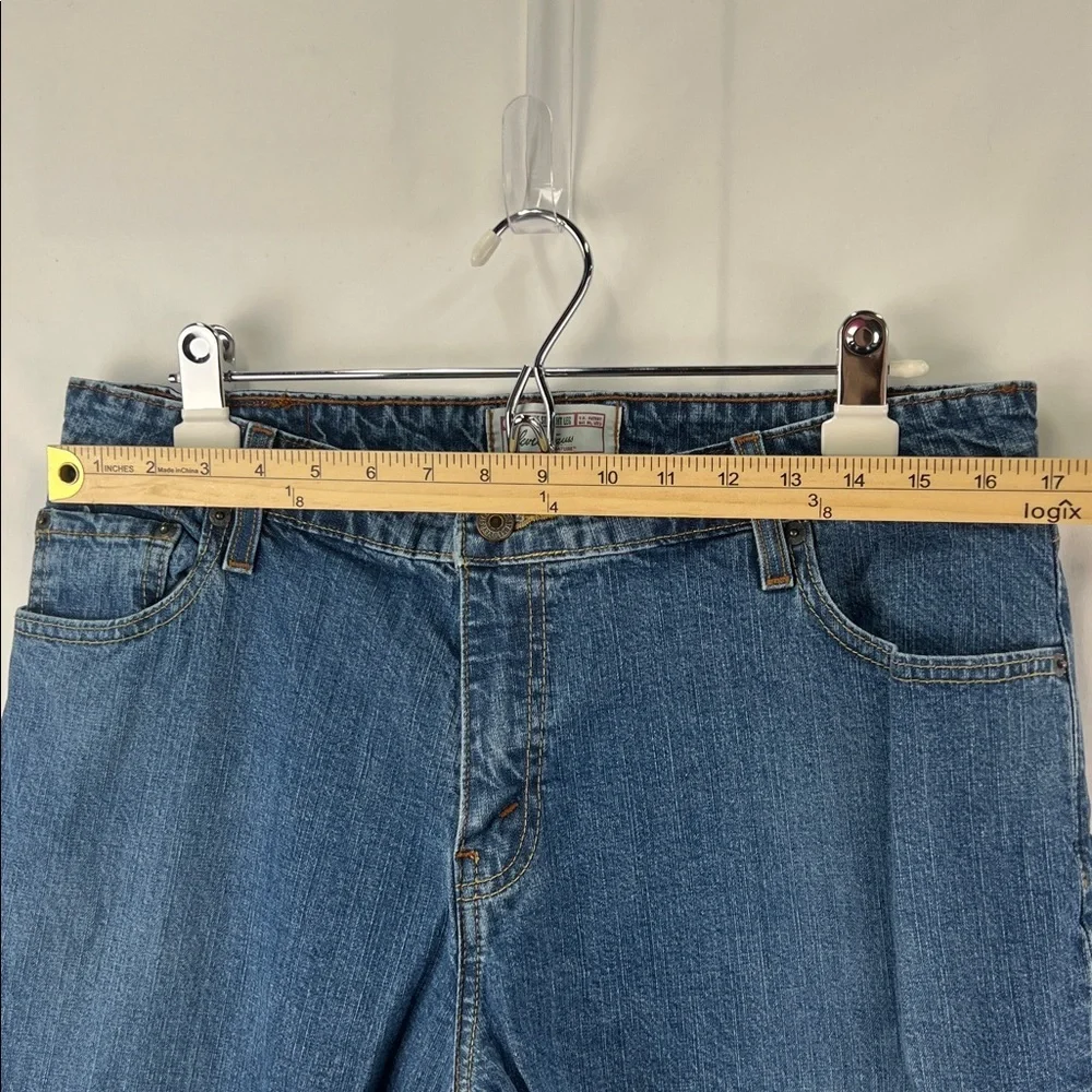 Levi - Women’s Jeans - Size 16 Short - Mid Rise - Straight